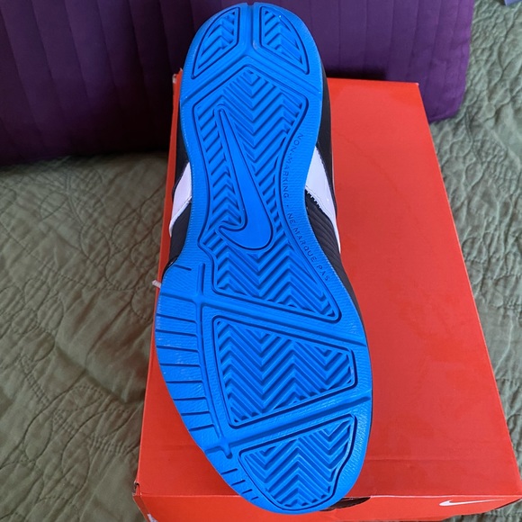 New Nike AV Pro V boys shoes - Picture 3 of 5